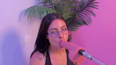lia_owenss online show from May 23, 7:56 pm
