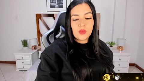 Snapshot of lia_simons chatting on February 21, 2:28 am Alejandra online show from February 21, 2:28 am