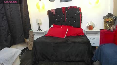 Lia Taylor online show from February 8, 12:28 pm