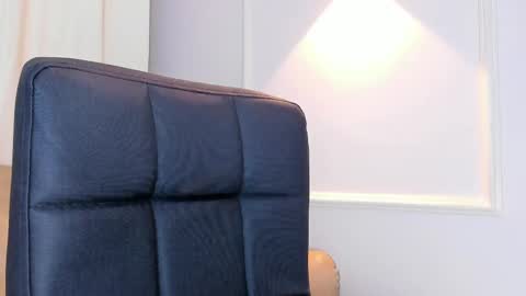 Snapshot of lia_walton__ chatting on February 25, 12:05 pm liz walton online show from February 25, 12:05 pm