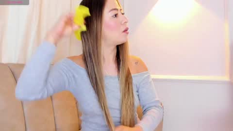 Snapshot of lia_walton__ chatting on December 11, 12:02 pm liz walton online show from December 11, 12:02 pm