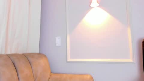 Snapshot of lia_walton__ chatting on February 22, 11:57 am liz walton online show from February 22, 11:57 am
