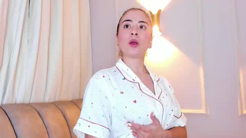 Snapshot of lia_walton__ chatting on October 14, 4:09 pm liz walton online show from October 14, 4:09 pm