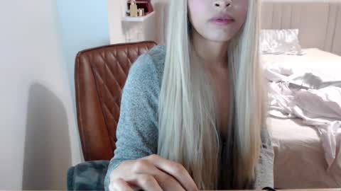 Lia Divina online show from February 22, 5:14 pm