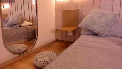 liah_evanss online show from November 18, 12:50 pm