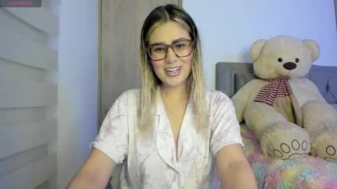 Snapshot of liahkimi chatting on October 2, 3:00 am Lia online show from October 2, 3:00 am