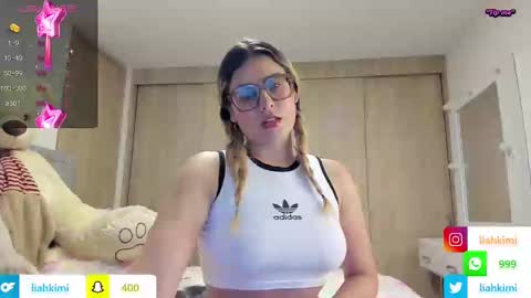 Snapshot of liahkimi chatting on January 8, 4:23 am Lia online show from January 8, 4:23 am