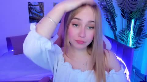 Snapshot of liana_bright chatting on February 4, 9:07 am Liana online show from February 4, 9:07 am