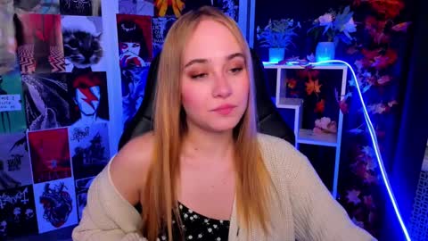 Snapshot of liana_bright chatting on December 6, 2:02 am Liana online show from December 6, 2:02 am