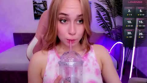 Snapshot of liana_bright chatting on September 28, 2:51 am Liana online show from September 28, 2:51 am