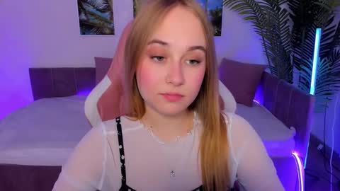 Snapshot of liana_bright chatting on March 6, 8:41 am Liana online show from March 6, 8:41 am