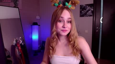 Snapshot of liana_bright chatting on December 26, 2:12 am Liana online show from December 26, 2:12 am