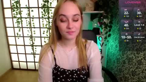 Snapshot of liana_bright chatting on December 11, 2:52 am Liana online show from December 11, 2:52 am