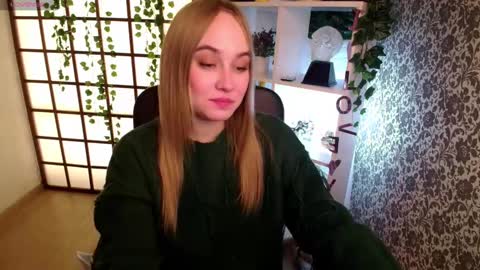 Snapshot of liana_bright chatting on December 23, 2:13 am Liana online show from December 23, 2:13 am