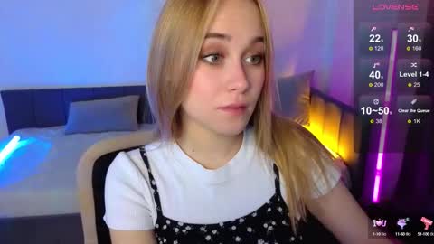 Snapshot of liana_bright chatting on September 18, 2:21 am Liana online show from September 18, 2:21 am