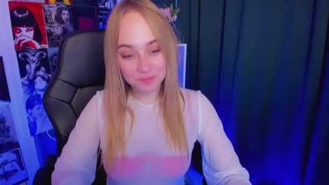 Snapshot of liana_bright chatting on December 28, 2:54 am Liana online show from December 28, 2:54 am