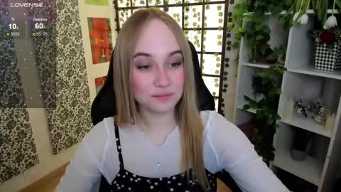 Snapshot of liana_bright chatting on March 10, 1:56 am Liana online show from March 10, 1:56 am