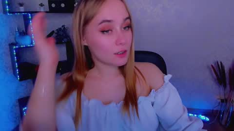 Snapshot of liana_bright chatting on December 14, 9:02 pm Liana online show from December 14, 9:02 pm