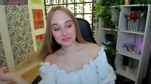 Snapshot of liana_bright chatting on March 5, 2:03 am Liana online show from March 5, 2:03 am