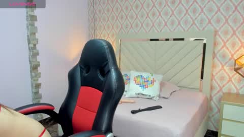 Snapshot of lianeumann chatting on February 6, 12:26 pm LIANE online show from February 6, 12:26 pm