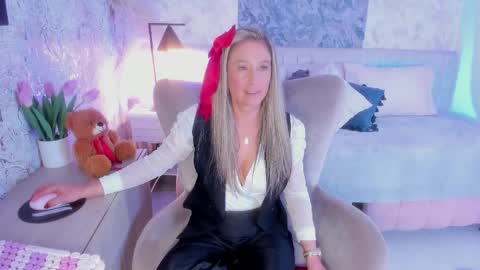 Snapshot of liannaa_ chatting on September 16, 7:33 pm Lian online show from September 16, 7:33 pm