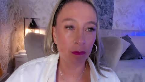 Lian online show from December 2, 8:11 pm