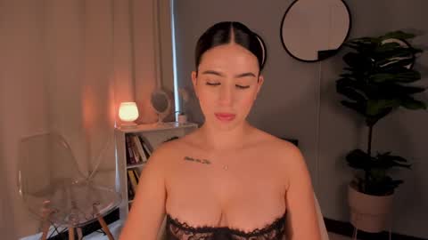 Snapshot of liapearce chatting on October 8, 12:42 pm Lia online show from October 8, 12:42 pm