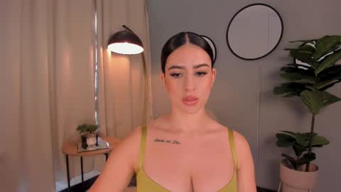 Snapshot of liapearce chatting on February 23, 3:34 pm Lia online show from February 23, 3:34 pm