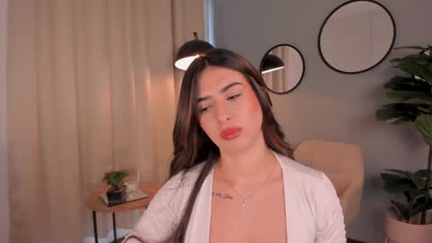 Snapshot of liapearce chatting on February 4, 1:38 pm Lia online show from February 4, 1:38 pm