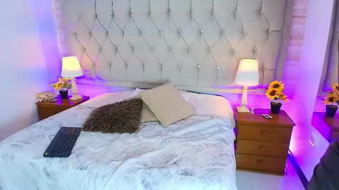 Lia  online show from December 17, 7:51 pm