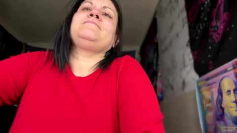 Snapshot of lickmelolliee chatting on December 21, 10:06 am AllieAustyn online show from December 21, 10:06 am
