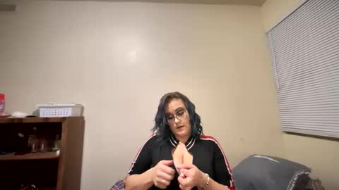 Snapshot of lickmelolliee chatting on December 14, 12:55 am AllieAustyn online show from December 14, 12:55 am