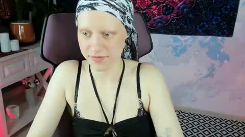 Hey My name is Lida online show from July 4, 9:05 am
