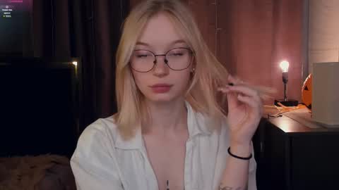 Snapshot of lidiaklemencic chatting on October 21, 7:29 pm Ann online show from October 21, 7:29 pm