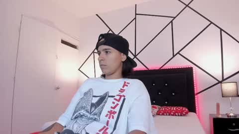 liiam_smith_ online show from January 22, 11:45 am