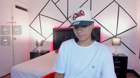 liiam_smith_ online show from February 10, 11:57 am