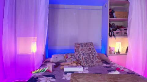         online show from February 15, 11:39 am