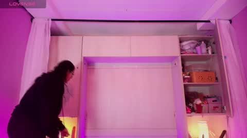         online show from March 4, 11:40 am