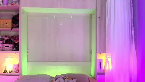         online show from March 11, 11:44 am