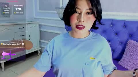 Snapshot of liily_hot chatting on October 19, 2:57 am LIILY online show from October 19, 2:57 am