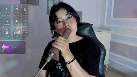Snapshot of liily_hot chatting on September 17, 10:52 pm LIILY online show from September 17, 10:52 pm