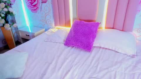 Snapshot of liily_hot chatting on March 6, 9:31 pm LIILY online show from March 6, 9:31 pm