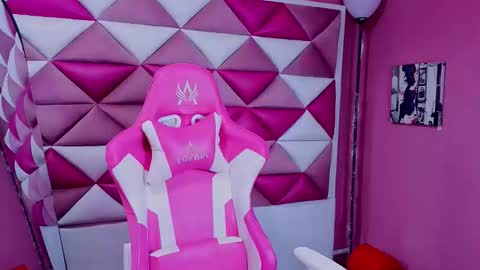Snapshot of liinzy_rouse chatting on October 7, 5:28 pm Brittany online show from October 7, 5:28 pm