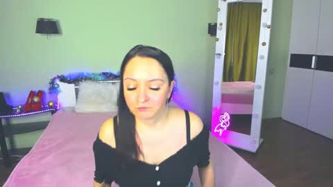 Snapshot of likaa_likaa chatting on December 12, 8:57 am Lika online show from December 12, 8:57 am