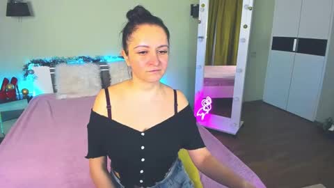 Snapshot of likaa_likaa chatting on December 15, 7:02 am Lika online show from December 15, 7:02 am