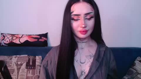 Snapshot of likaasun chatting on September 10, 5:13 pm Alisa tattogirl online show from September 10, 5:13 pm