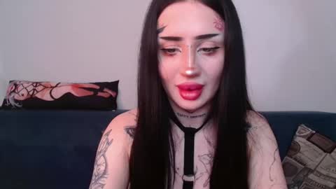 Snapshot of likaasun chatting on September 13, 6:05 pm Alisa tattogirl online show from September 13, 6:05 pm