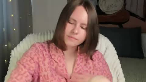 likamil0ika online show from July 18, 3:47 pm
