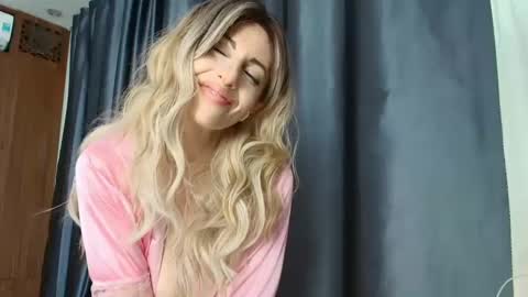 Snapshot of like_firebird chatting on February 7, 3:34 am Mia Onlyfans link - online show from February 7, 3:34 am