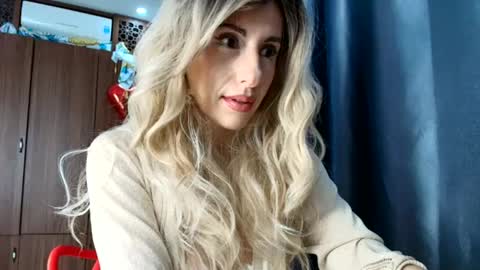Snapshot of like_firebird chatting on March 10, 3:56 am Mia Onlyfans link - online show from March 10, 3:56 am